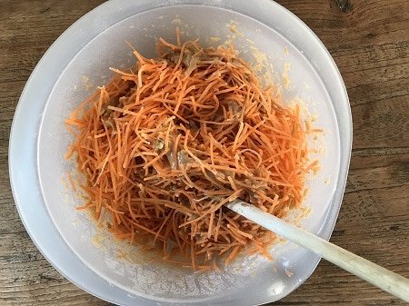 Superlekkere worteltaart maken