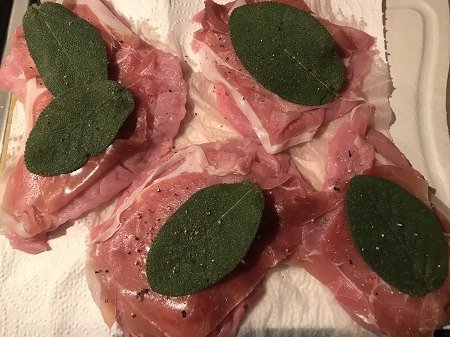 Kalfslapjes vullen met salie en ham