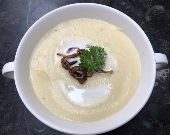 Romige pastinaaksoep met aardpeer